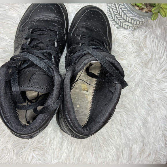 Nike Air Jordan 1 Retro Black Sneakers 🖤 - Picture 10 of 10